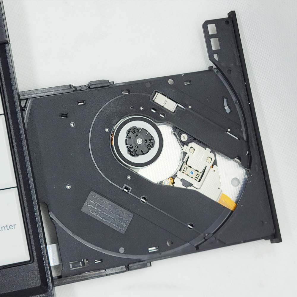 富士通 LIFEBOOK A576/PのDVDドライブ