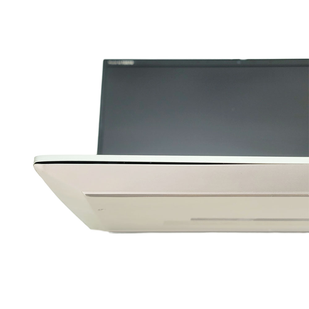 EP ELITEBOOK 830 G7の左隅の隙間