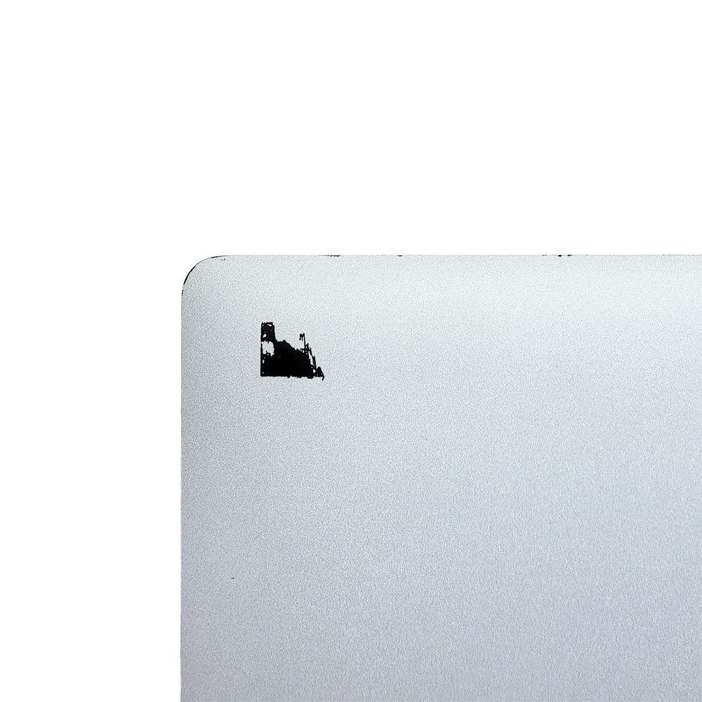 DELL LATITUDE 5510の背面にある塗装剥がれ